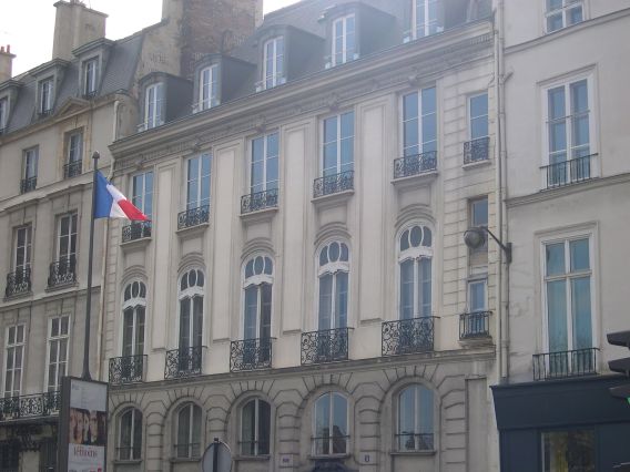  façade d'immeuble sur les quais de Seine
